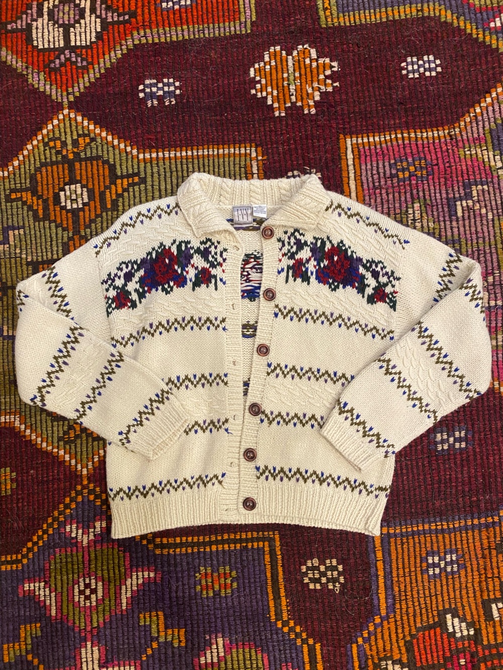 Vintage Ivy cream knit sweater with flowers